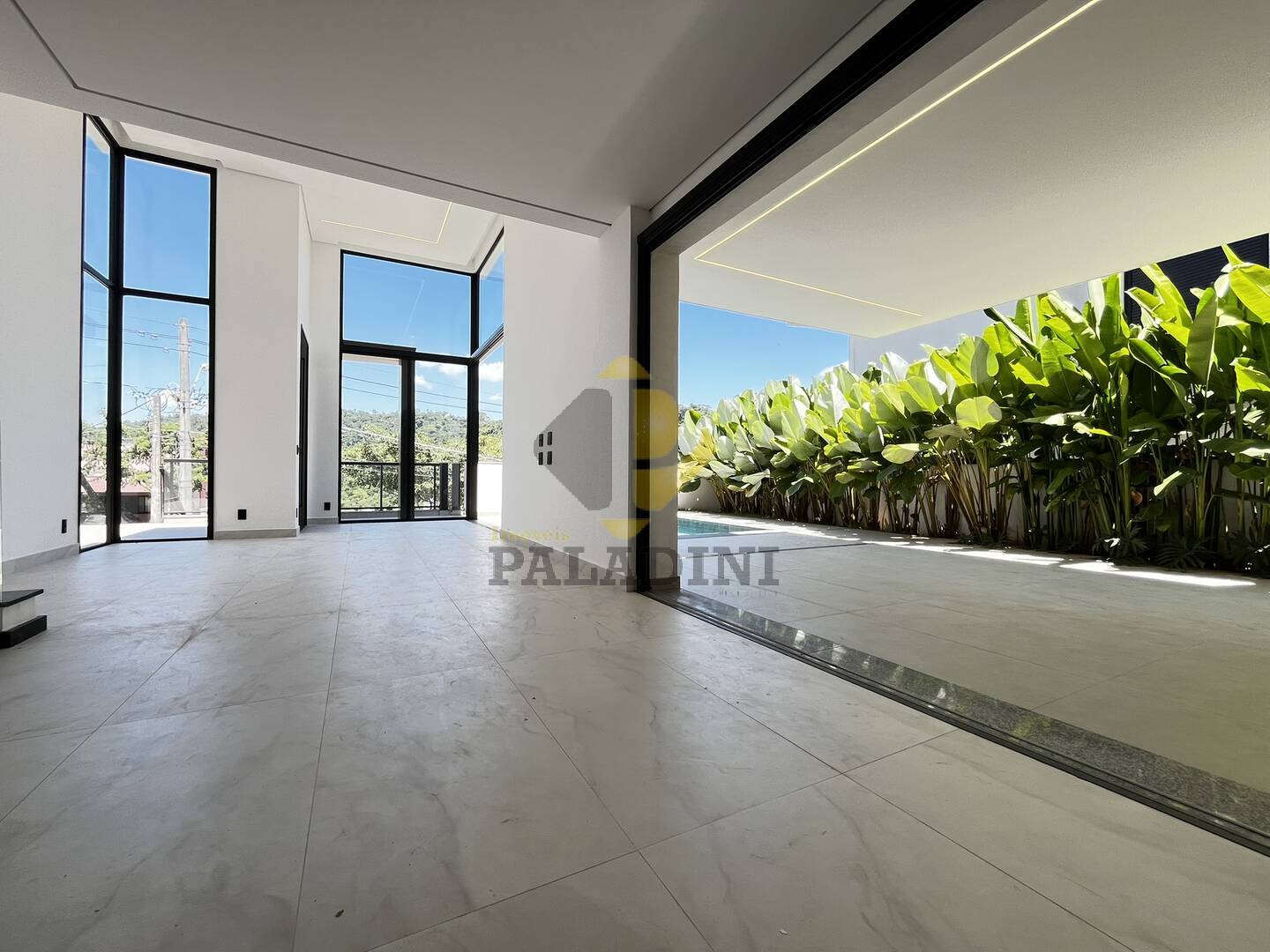 Casa à venda com 3 quartos, 245m² - Foto 3