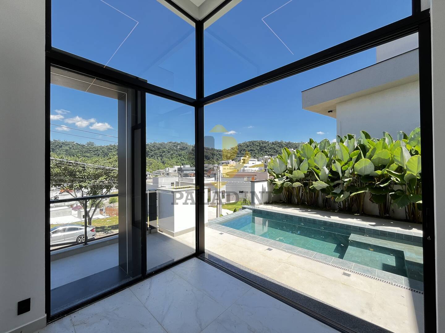 Casa à venda com 3 quartos, 245m² - Foto 4