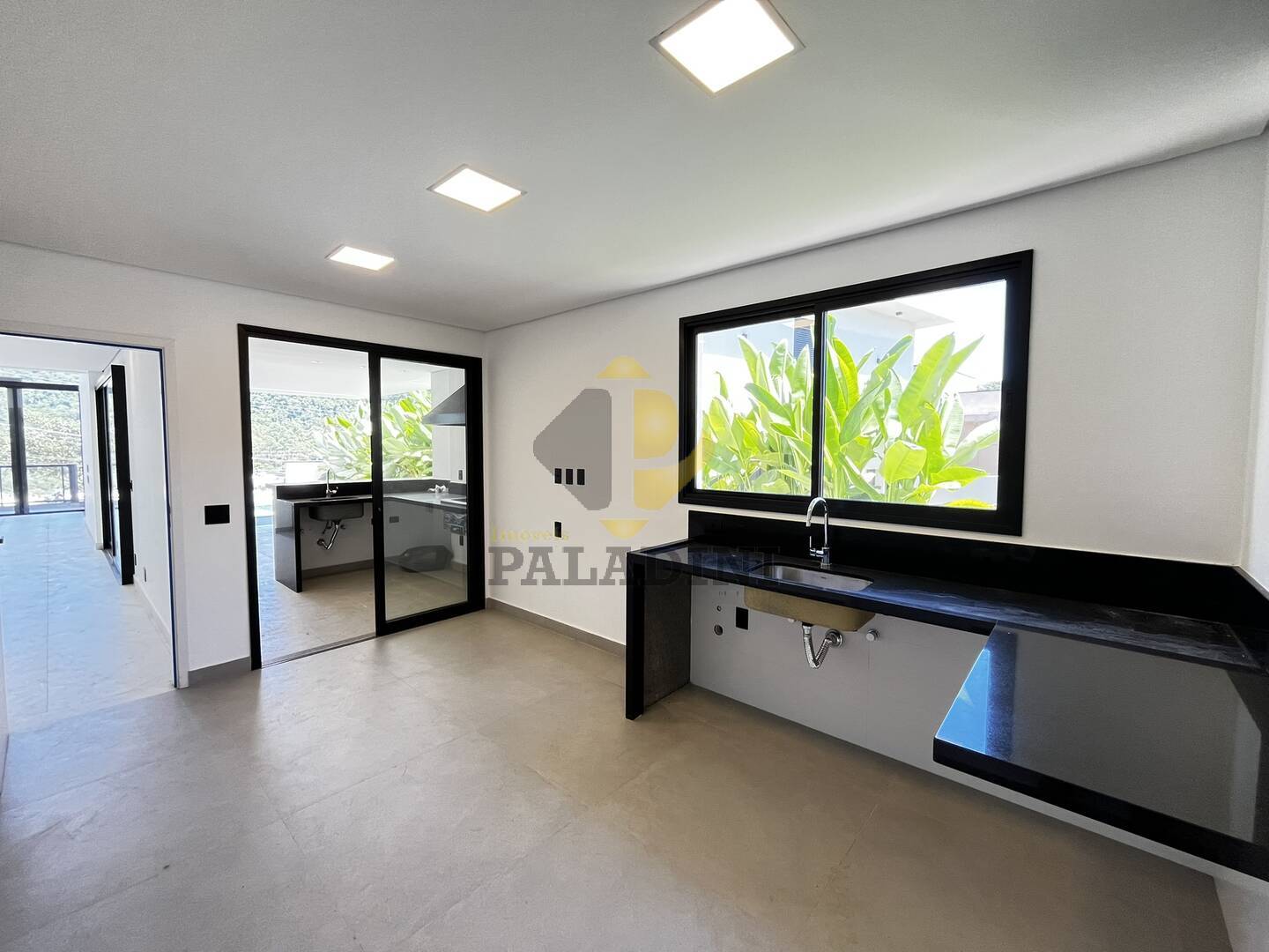Casa à venda com 3 quartos, 245m² - Foto 11