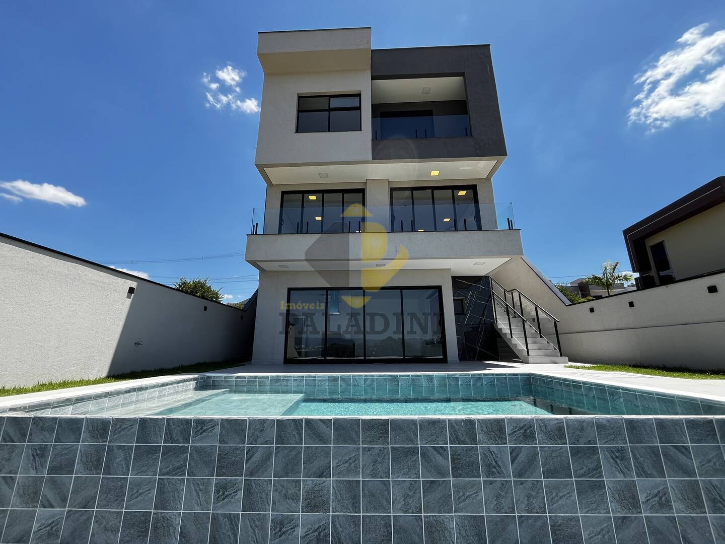 Casa, 4 quartos, 285 m² - Foto 1