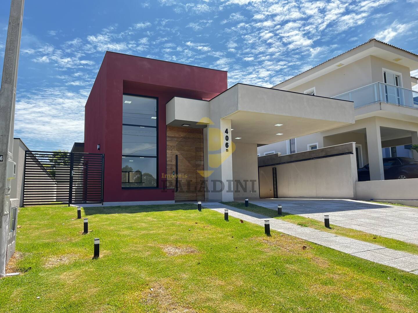 Casa à venda com 3 quartos, 195m² - Foto 1