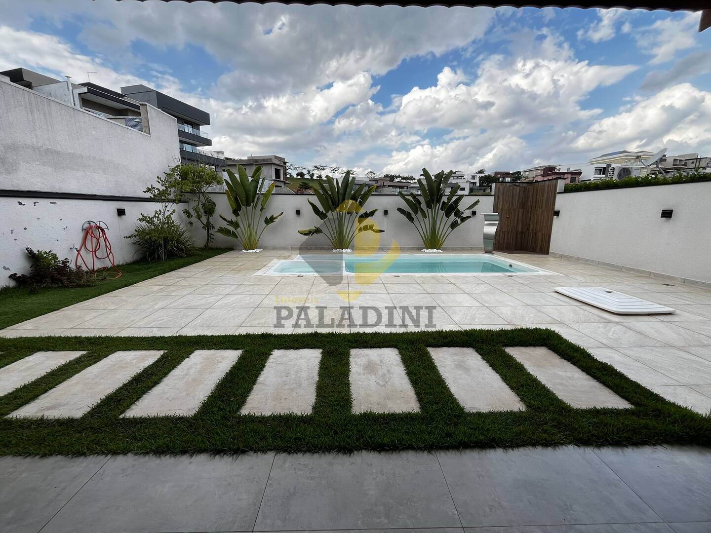Casa de Condomínio à venda e aluguel com 3 quartos, 243m² - Foto 2