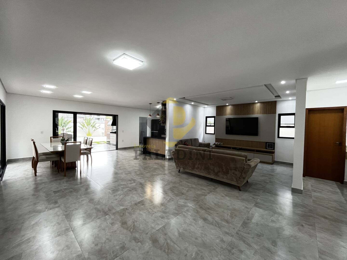 Casa de Condomínio à venda e aluguel com 3 quartos, 243m² - Foto 4