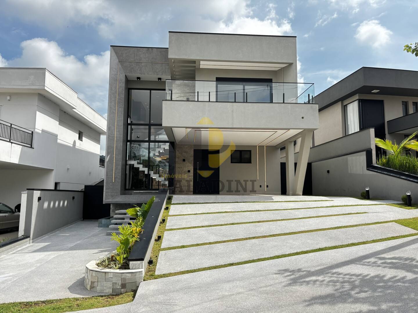 Casa à venda com 4 quartos, 265m² - Foto 2