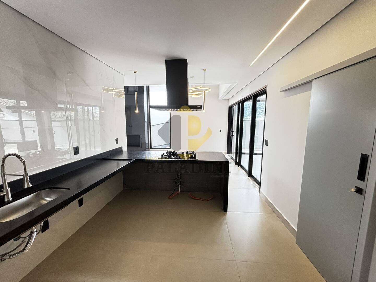 Casa à venda com 4 quartos, 265m² - Foto 16