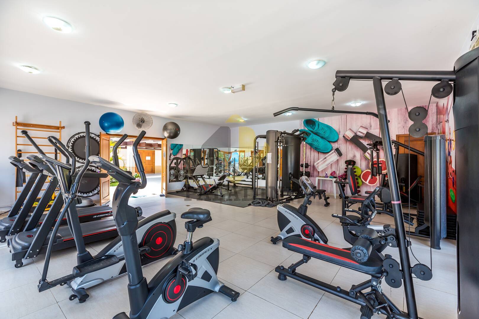 Casa à venda com 3 quartos, 270m² - Foto 17