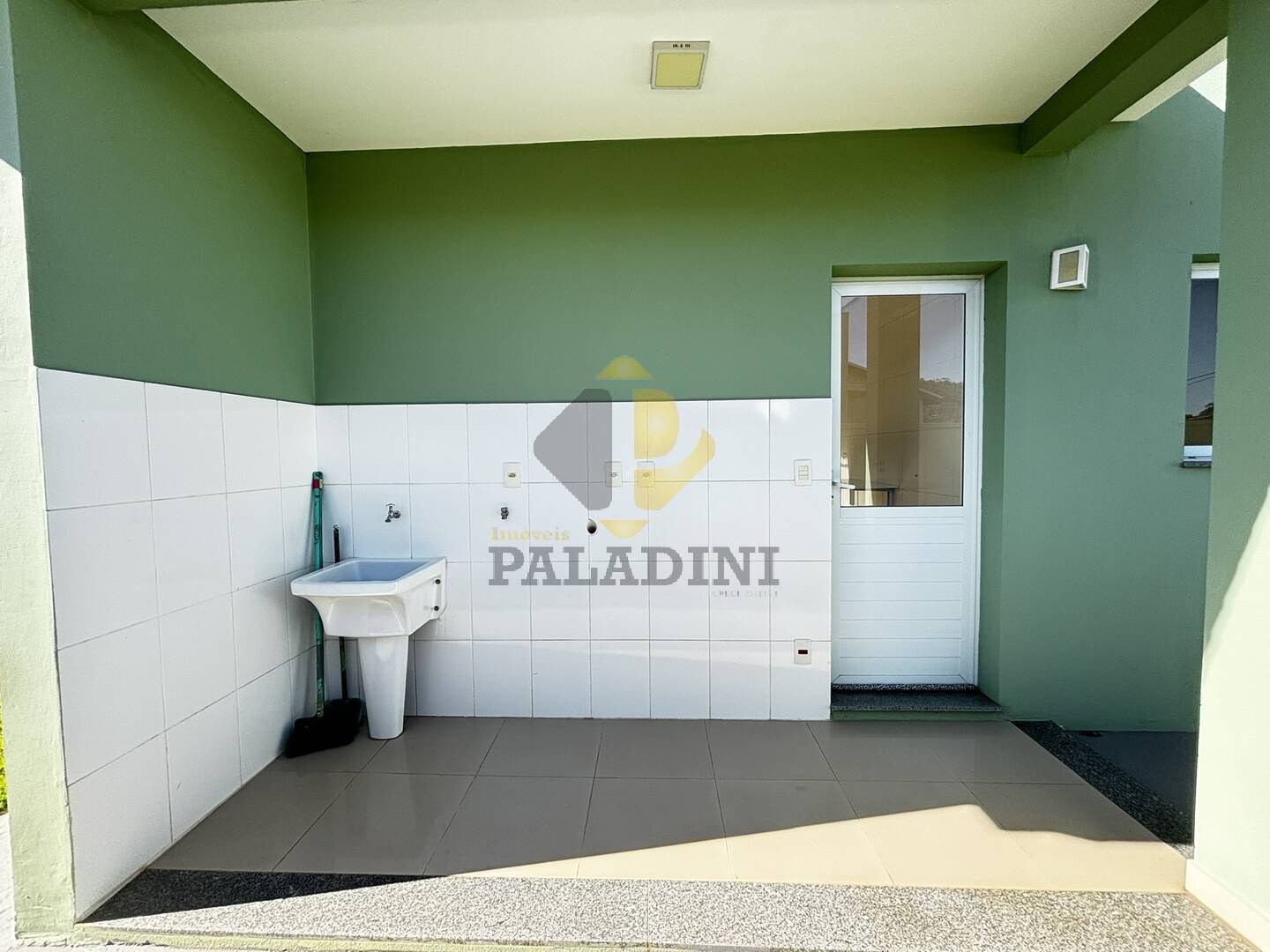 Casa à venda e aluguel com 3 quartos, 210m² - Foto 27