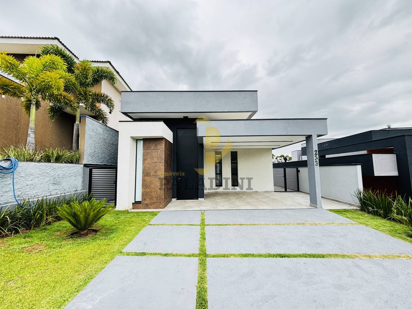 Casa, 4 quartos, 210 m² - Foto 1