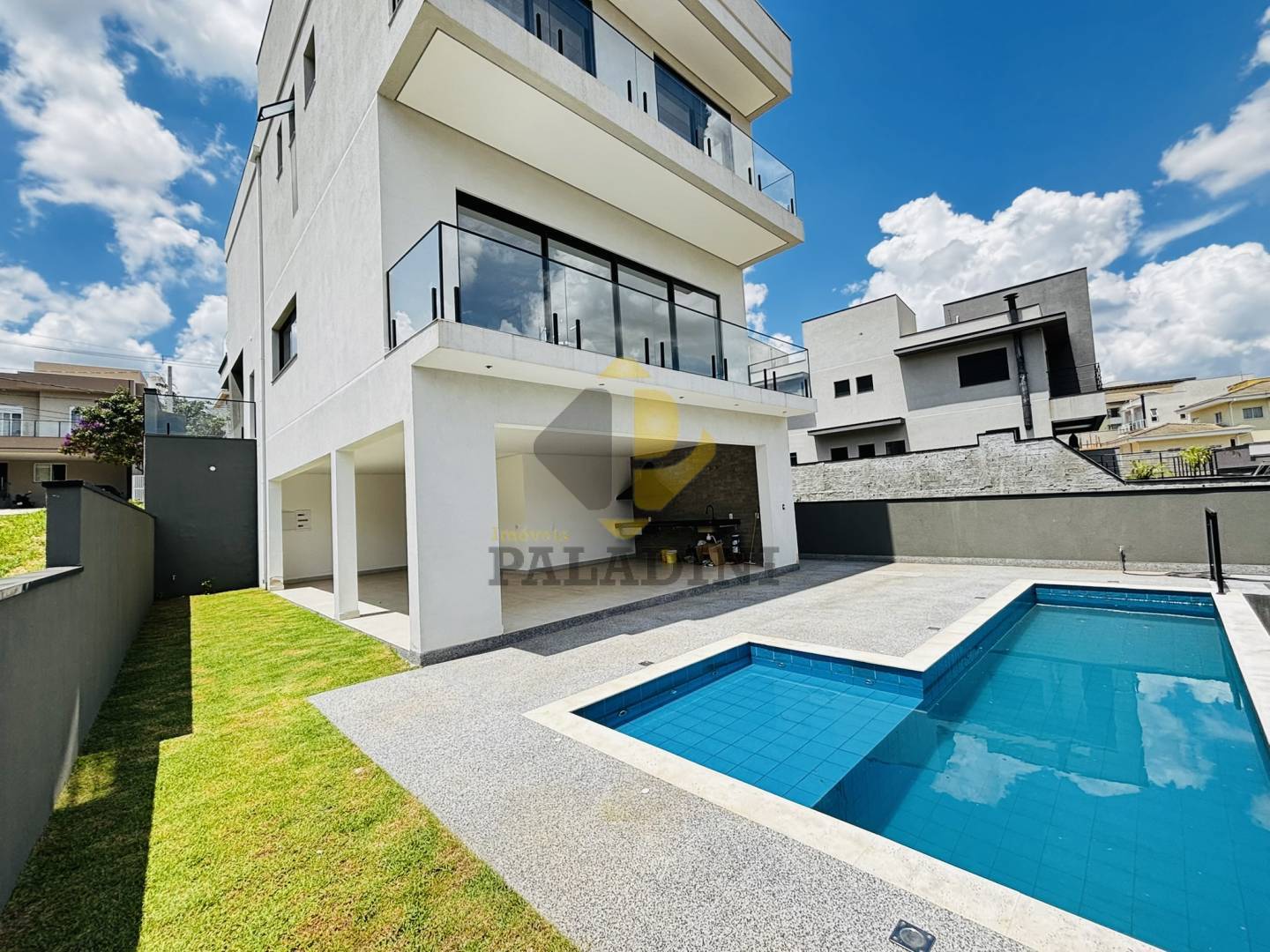 Casa, 4 quartos, 347 m² - Foto 1