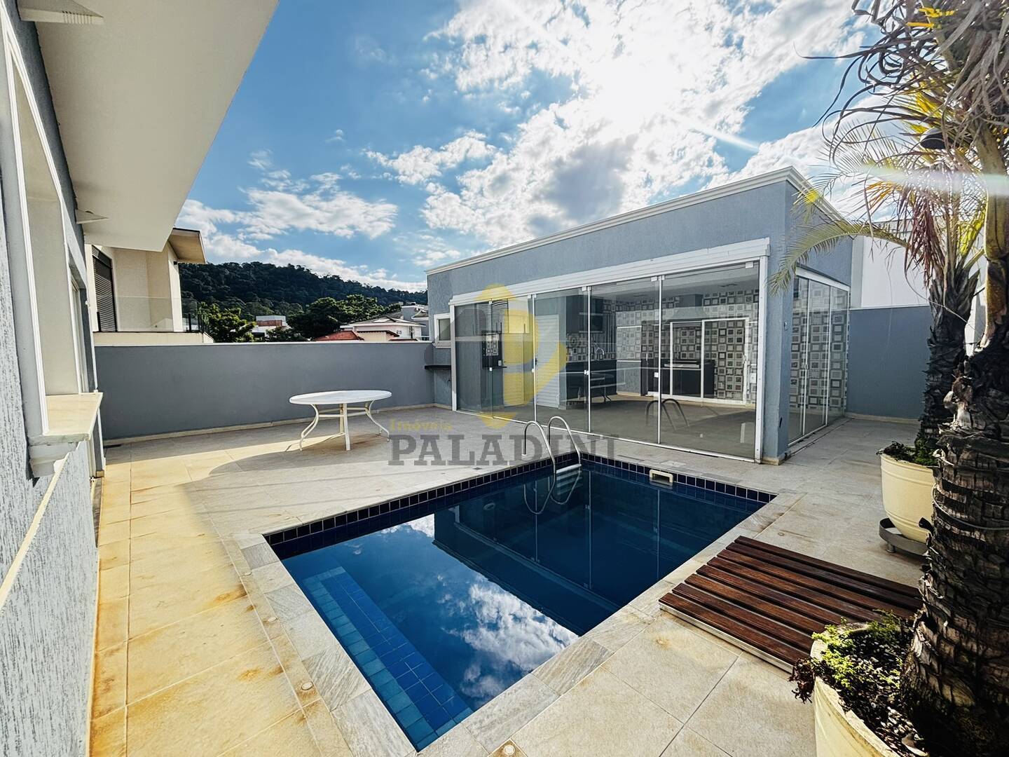 Casa, 3 quartos, 200 m² - Foto 1