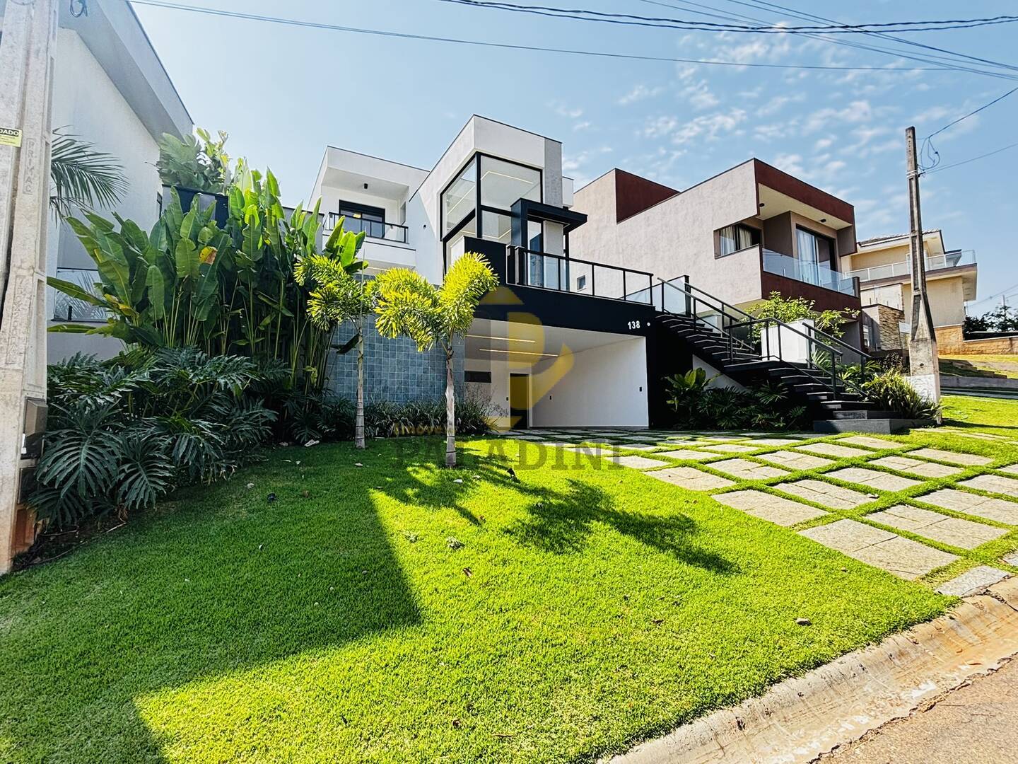 Casa, 3 quartos, 245 m² - Foto 1